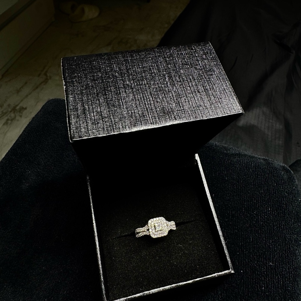 Elegant Silver Women's Ring